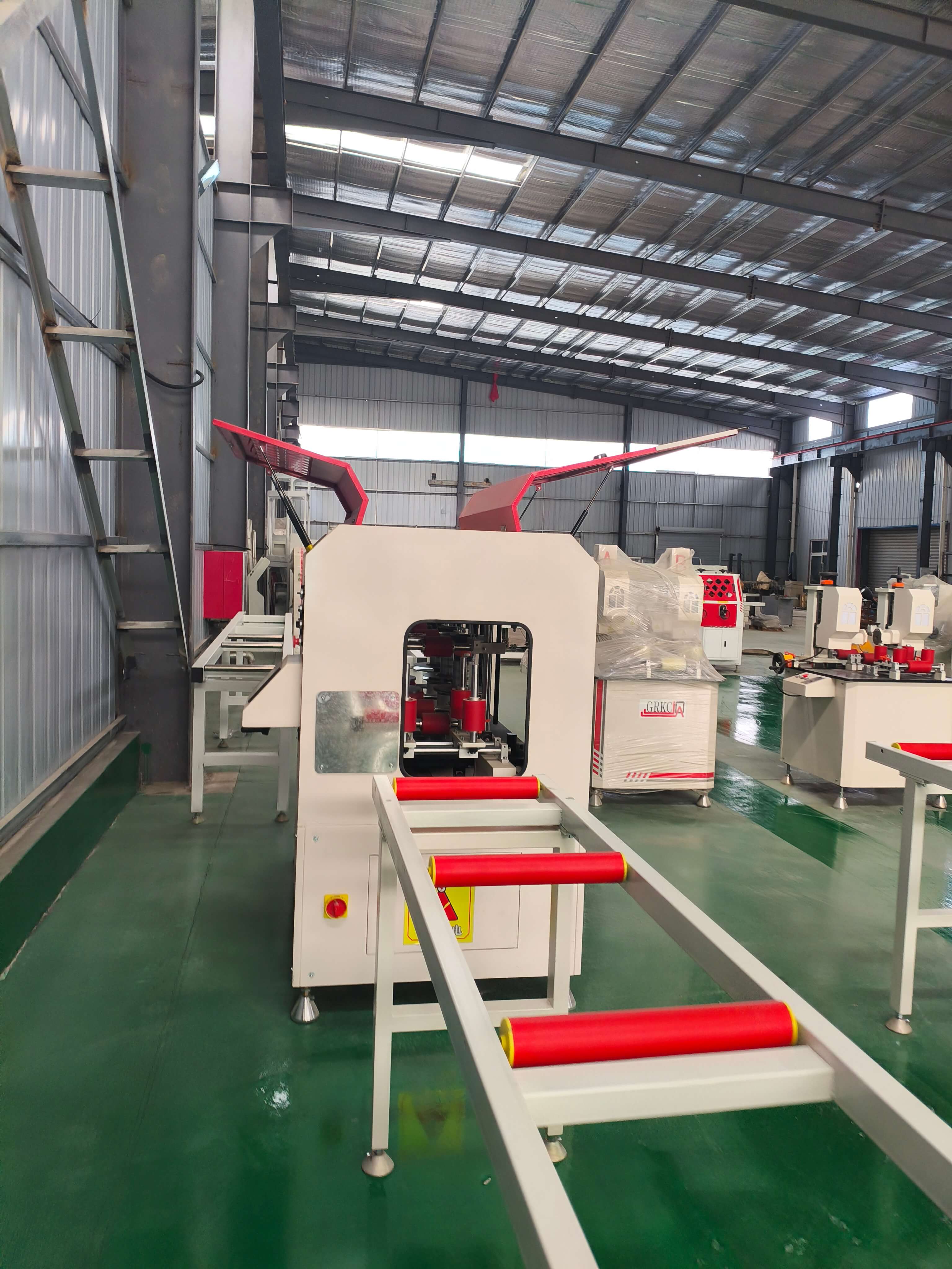 提高滾壓復(fù)合機(jī)操作安全性的方法