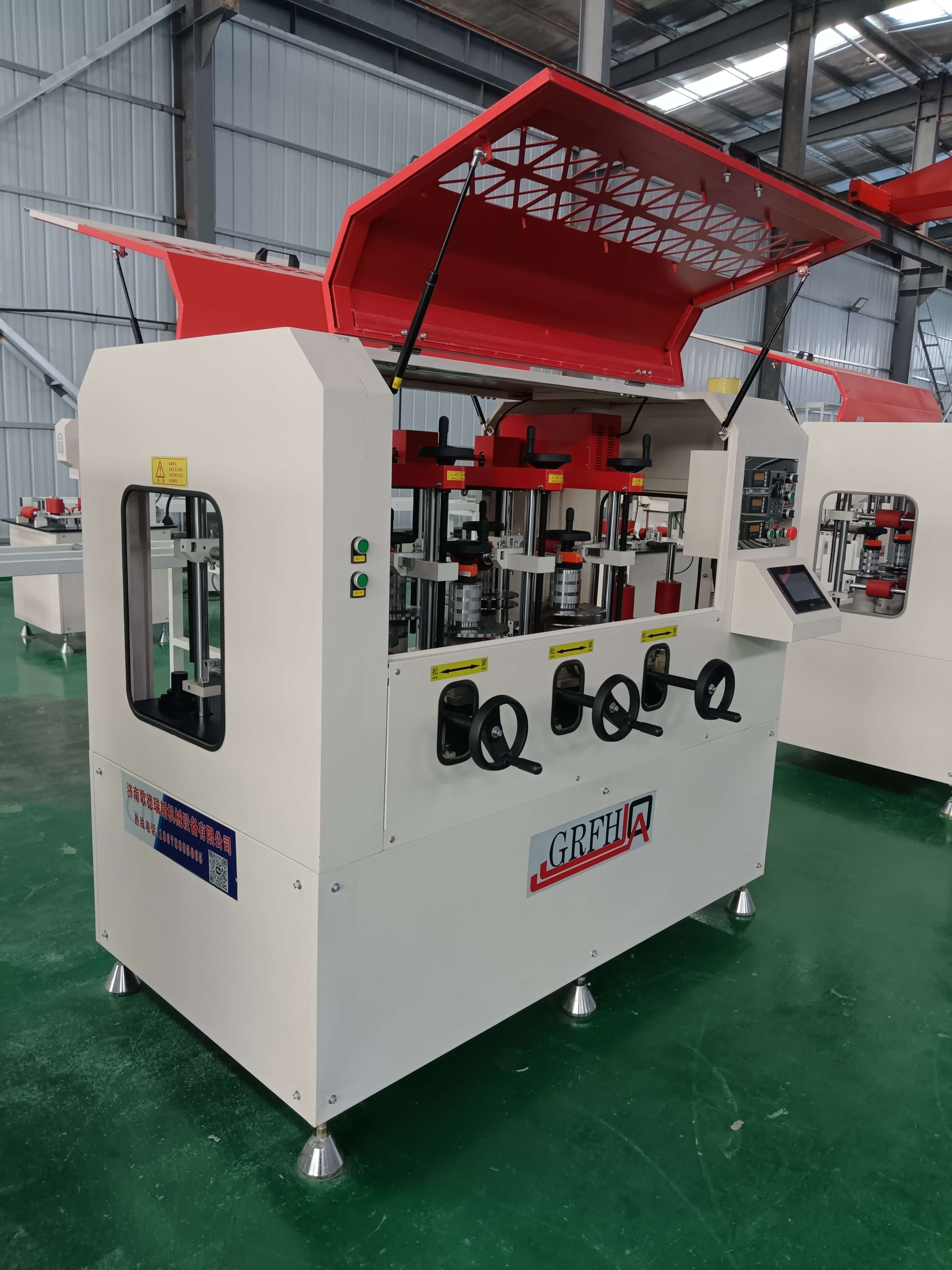 在緊急情況下快速停機(jī)滾壓復(fù)合機(jī)的步驟