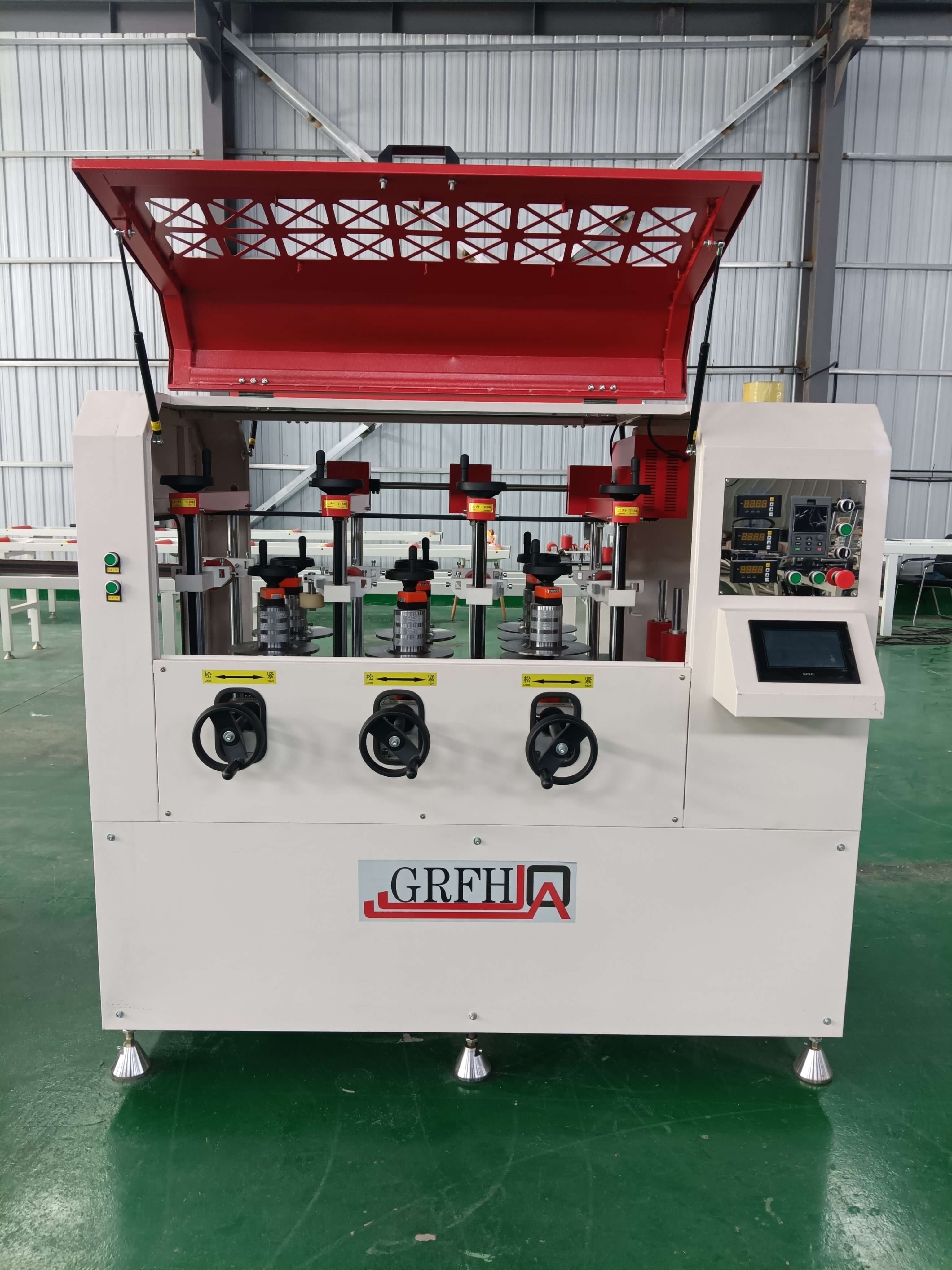 斷橋鋁滾壓復合機在建筑行業(yè)的具體應用